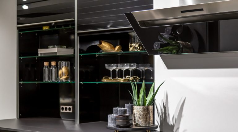part-modern-kitchen-place-cooking-extractor-stove (1)
